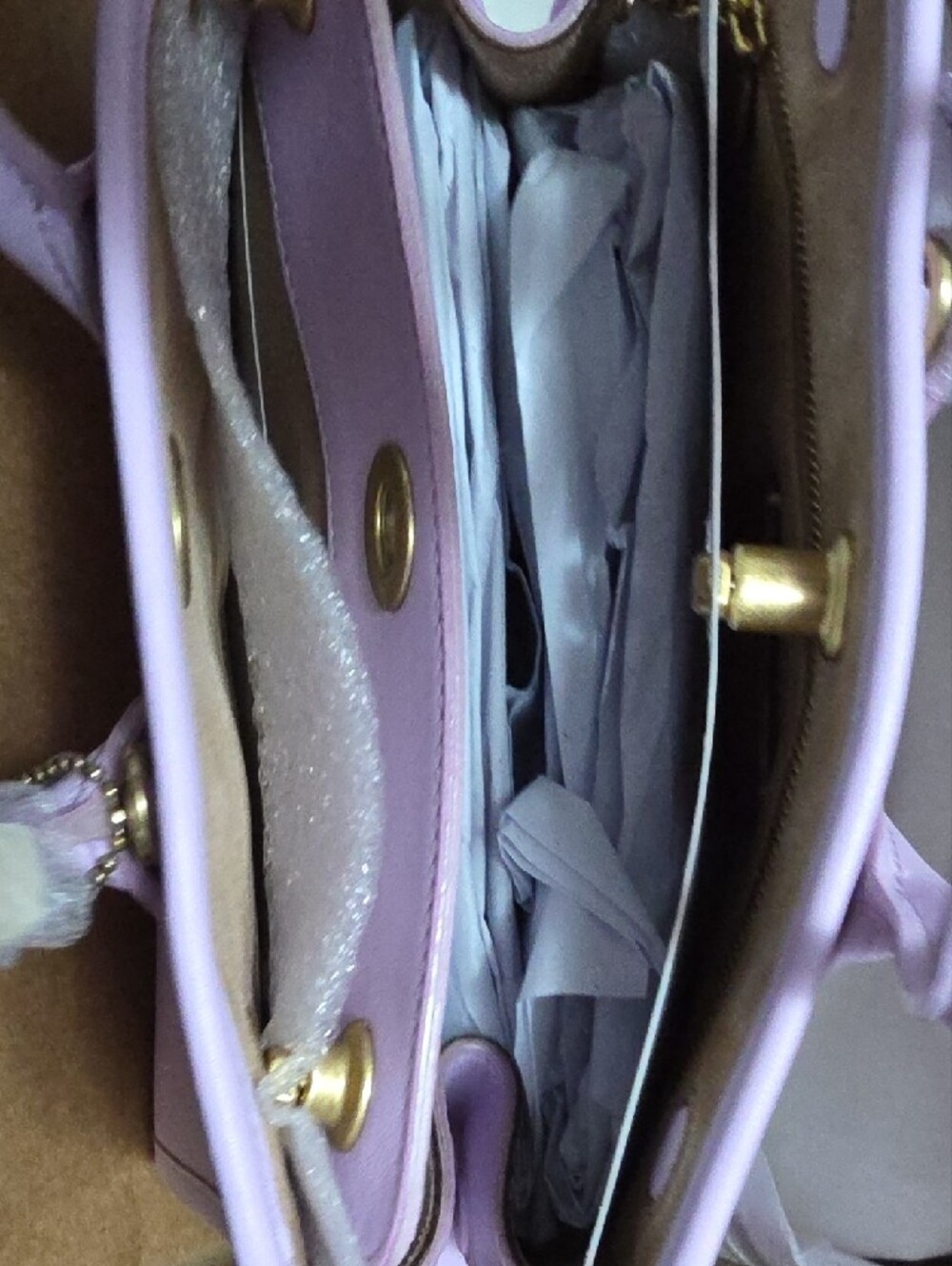 COACH RUNWAY Turnlock Tote Bag 22 - Picture 9 of 11